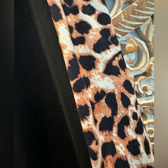 SHEIN Curve Black Body, Leopard Long Sleeves Shirt- size 1XL - Picture 6 of 6